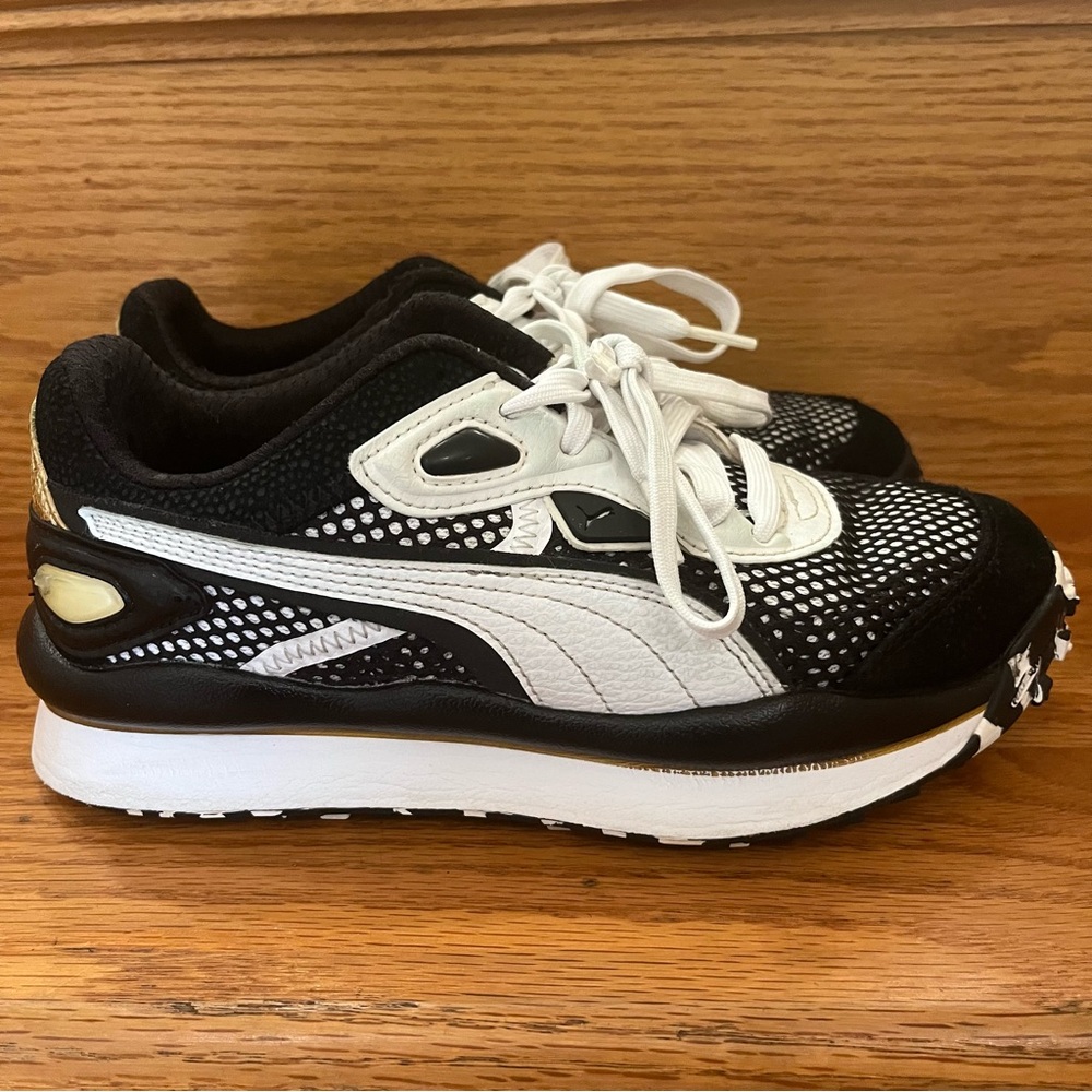 PUMA Girls Sneakers Size 6